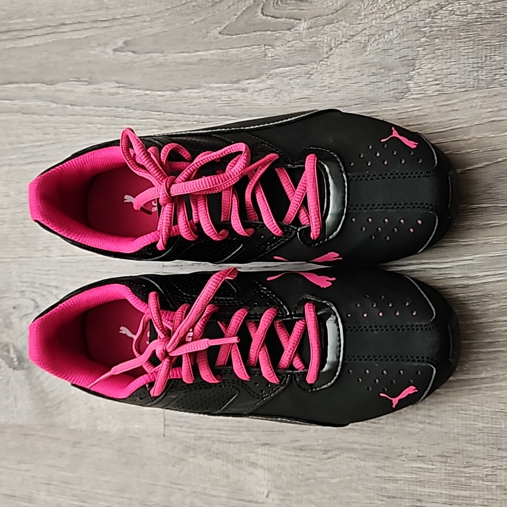 Like new Puma Tazon 6 running shoes